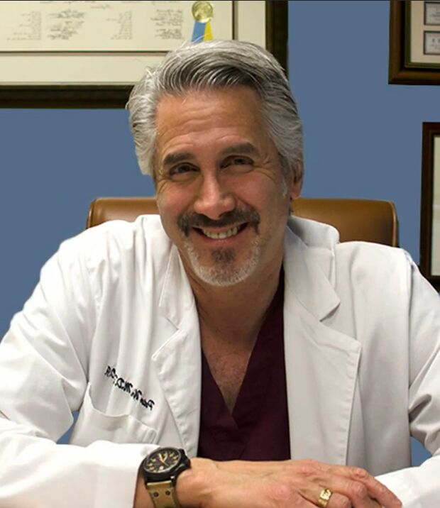 Médico Dermatologista Carlos